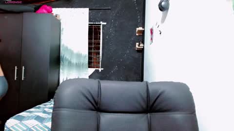Snapshot of melissa_and_dany chatting on December 5, 12:52 am Melissas Corner online show from December 5, 12:52 am