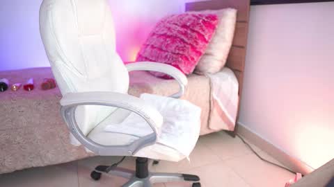 Snapshot of melissa_laurent_ chatting on October 14, 12:30 pm Melissa online show from October 14, 12:30 pm