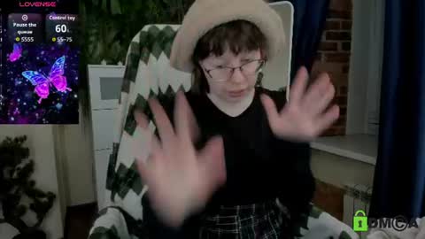 Melissa online show from June 27, 8:48 pm