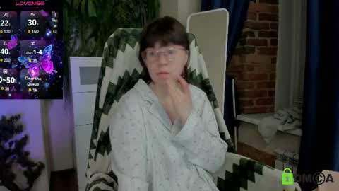 Melissa online show from July 1, 9:14 pm