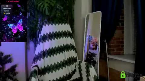 Melissa online show from August 1, 9:39 pm