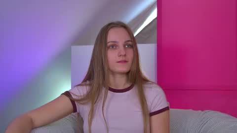 MelissaBerry online show from July 16, 8:19 am