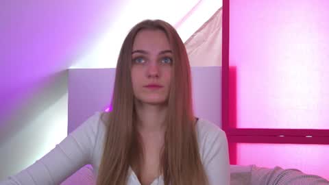 MelissaBerry online show from June 12, 9:39 am