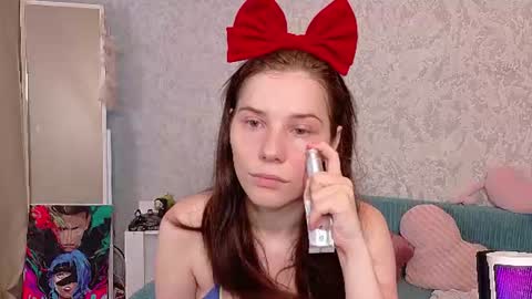 mellhyees online show from August 6, 3:13 am