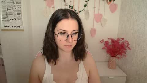 Snapshot of mellonmayre chatting on March 4, 8:16 pm mellonmayre online show from March 4, 8:16 pm