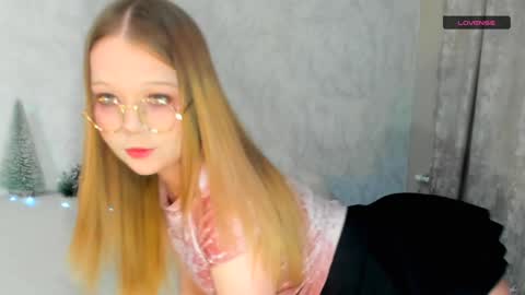 MelMooon online show from January 9, 2:40 pm