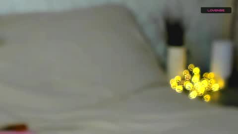 MelMooon online show from December 5, 2:00 pm