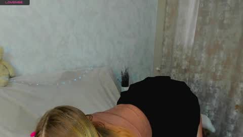 MelMooon online show from January 30, 12:16 pm