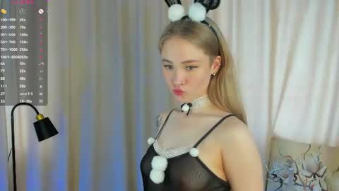 melodievejar online show from July 14, 5:23 am