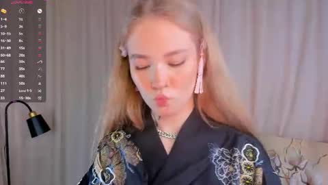 melodievejar online show from July 13, 4:35 am