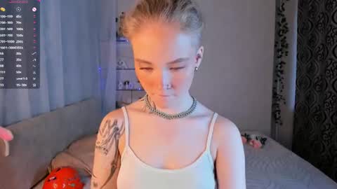 melodievejar online show from June 18, 4:25 am