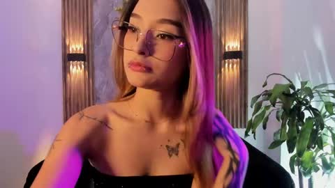 melodylanee online show from June 6, 11:16 am