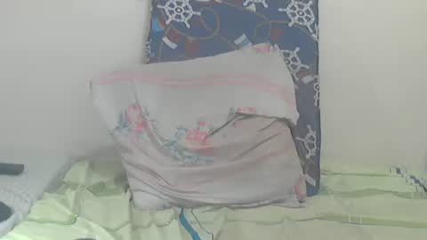 Snapshot of melsweet chatting on February 25, 7:49 pm LadyBruna online show from February 25, 7:49 pm