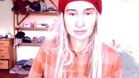 Snapshot of memorningdew chatting on January 9, 6:17 am Yummygirl online show from January 9, 6:17 am