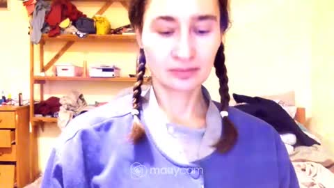 Snapshot of memorningdew chatting on December 8, 6:01 am Yummygirl online show from December 8, 6:01 am