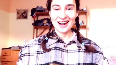 Snapshot of memorningdew chatting on January 2, 6:40 am Yummygirl online show from January 2, 6:40 am