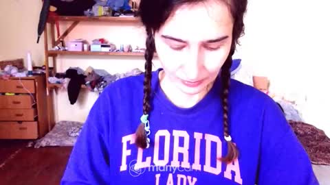 Snapshot of memorningdew chatting on October 31, 5:53 am Yummygirl online show from October 31, 5:53 am