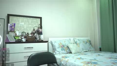 Snapshot of mercedesss_8 chatting on October 20, 10:18 am Next show on 03 Dec online show from October 20, 10:18 am
