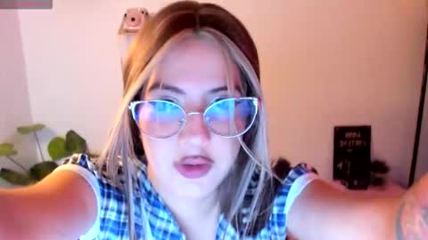 laura 3 i am independent model online show from December 18, 2:44 pm