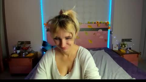 merymidnight online show from October 3, 7:02 am