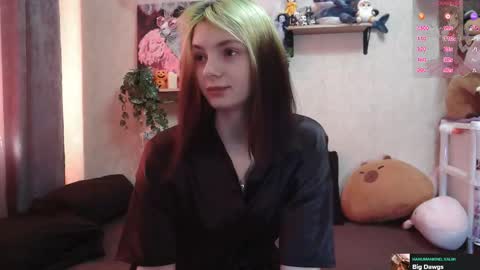 Snapshot of mevis_li chatting on October 19, 3:19 am Mavis online show from October 19, 3:19 am