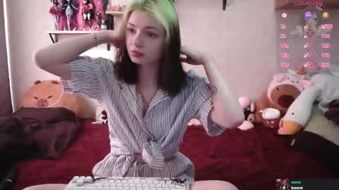 Snapshot of mevis_li chatting on September 17, 3:26 am Mavis online show from September 17, 3:26 am