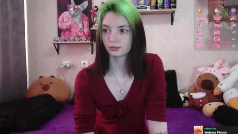 Snapshot of mevis_li chatting on October 3, 3:33 am Mavis online show from October 3, 3:33 am