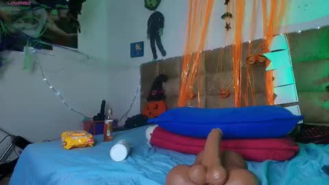 Snapshot of mia_0_ chatting on October 19, 9:50 pm Emi online show from October 19, 9:50 pm