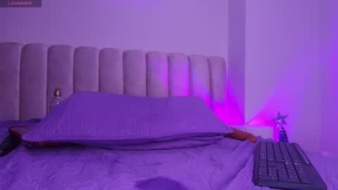 Emi online show from January 8, 8:57 pm