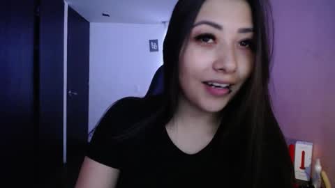 Snapshot of mia_112022 chatting on February 21, 4:37 pm Mia zoe online show from February 21, 4:37 pm