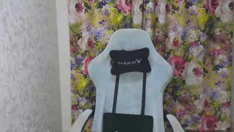 Mia online show from November 28, 10:02 pm