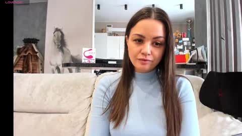 Mia online show from March 3, 4:54 am