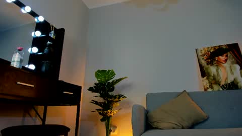 Mia  Milan online show from August 3, 5:55 am