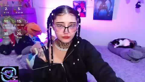 Mia online show from August 8, 6:21 am