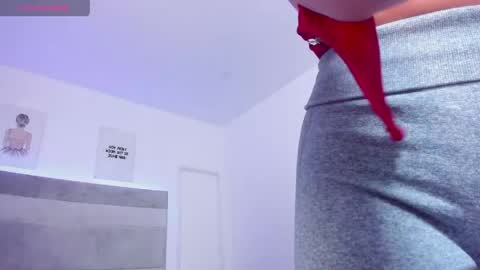 mia_corner online show from April 29, 1:36 pm