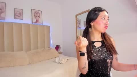 Snapshot of mia_corner chatting on October 3, 4:34 pm mia_corner online show from October 3, 4:34 pm