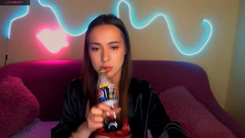 mia_cutie77 online show from November 22, 8:50 am