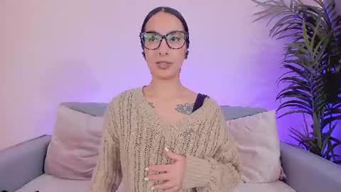 Sarah Luna online show from August 3, 6:35 pm