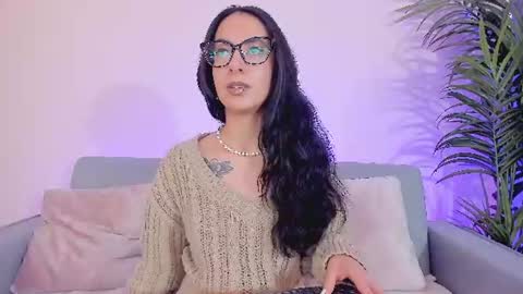 Sarah Luna online show from August 5, 6:47 pm