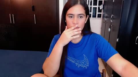 Mia online show from December 7, 2:53 am