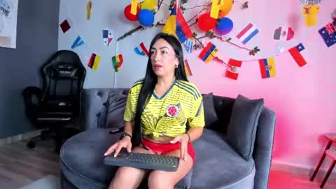 mia_davis__ online show from June 17, 11:55 am