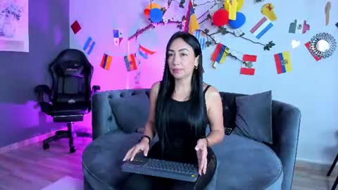 mia_davis__ online show from June 30, 11:20 am