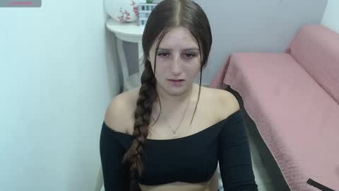 Snapshot of mia_diaz1 chatting on February 14, 1:40 pm Mia online show from February 14, 1:40 pm