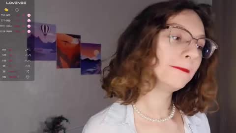 Snapshot of mia_frizz chatting on February 17, 7:25 am Mia online show from February 17, 7:25 am