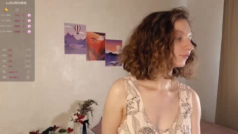 Snapshot of mia_frizz chatting on February 6, 12:15 pm Mia online show from February 6, 12:15 pm