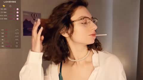 Snapshot of mia_frizz chatting on February 15, 10:00 am Mia online show from February 15, 10:00 am