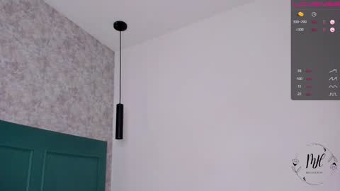  I am Mia  online show from December 5, 11:38 am