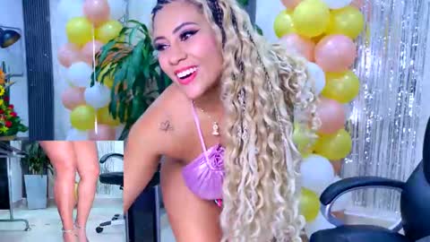 Mia.... Nice to meet you  thumb up me please its important online show from March 10, 8:24 pm