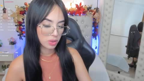 Snapshot of mia_jonnees chatting on December 20, 1:11 pm online show from December 20, 1:11 pm