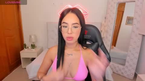 Snapshot of mia_jonnees chatting on January 30, 12:48 pm online show from January 30, 12:48 pm